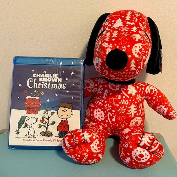 BUNDLE! SEALED Charlie Brown Christmas Blu-ray + LIMITED EDITION Snoopy Plushie - Picture 1 of 6